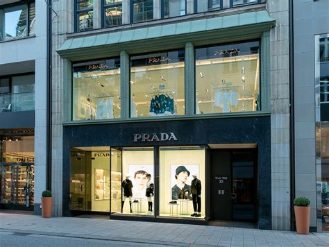 Prada Hamburg Neuer Wall Öffnungszeiten .